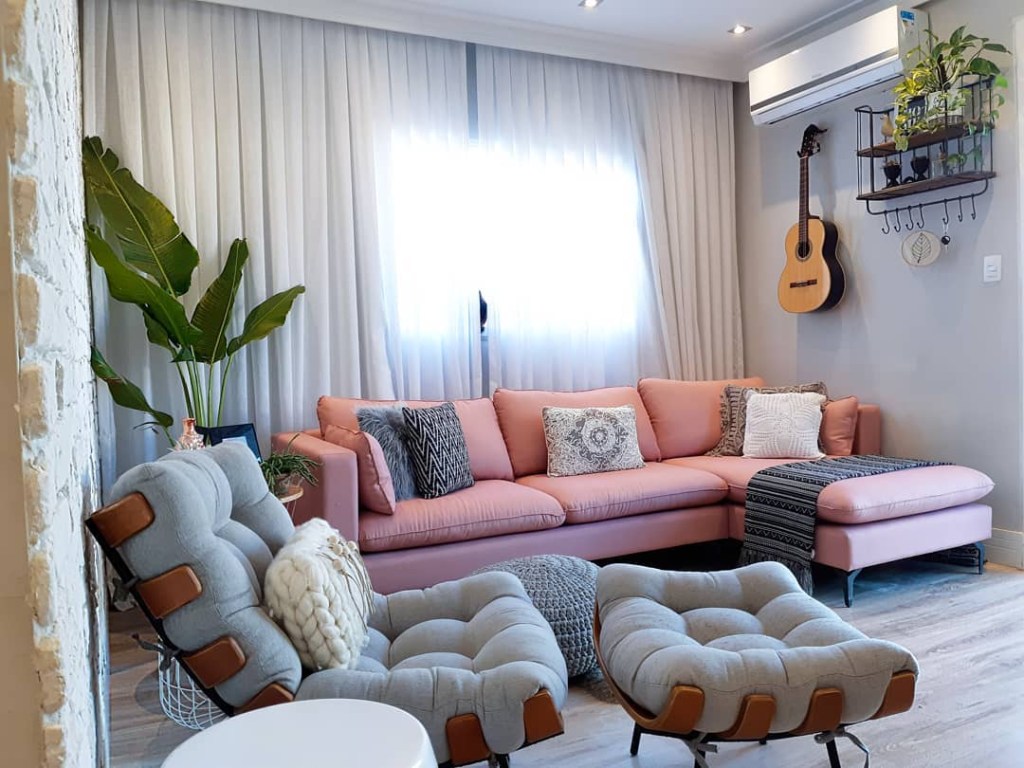sofá rosa millennial