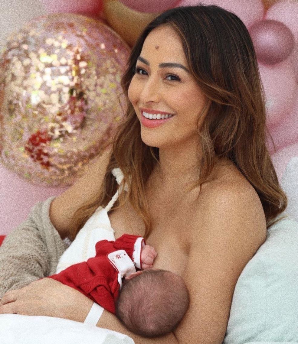 Sabrina Sato posta foto amamentando Zoe e fãs cobram a apresentadora