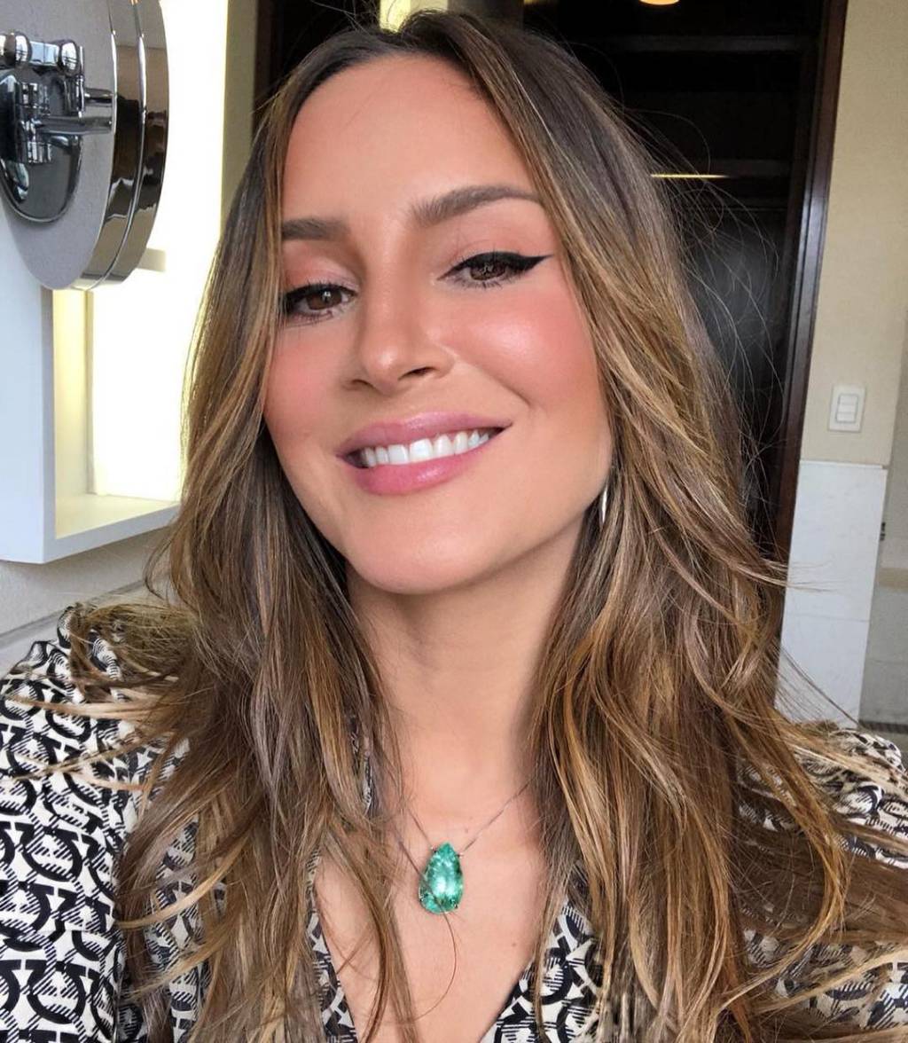 Claudia Leitte defende Sabrina Sato sobre voltar a desfilar após dar à luz