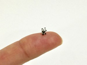 Bicho em miniatura feito de argila