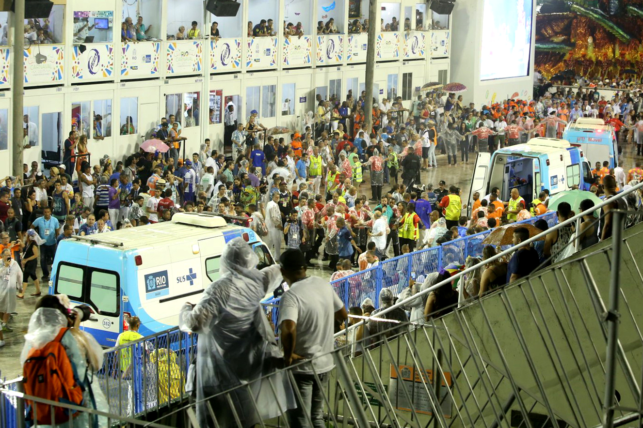 Carnaval 2017: Acidente com carro aleg&oacute;rico da Para&iacute;so Tuiuti na Sapuca&iacute;