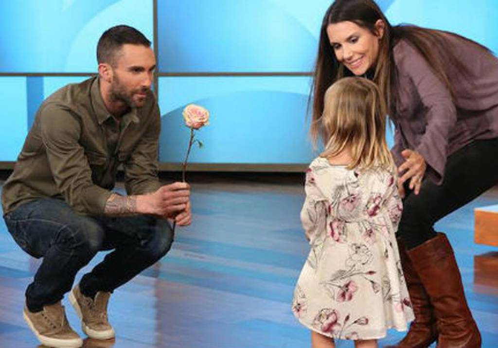 Adam Levine conhece garotinha que caiu no choro ao saber que ele era casado