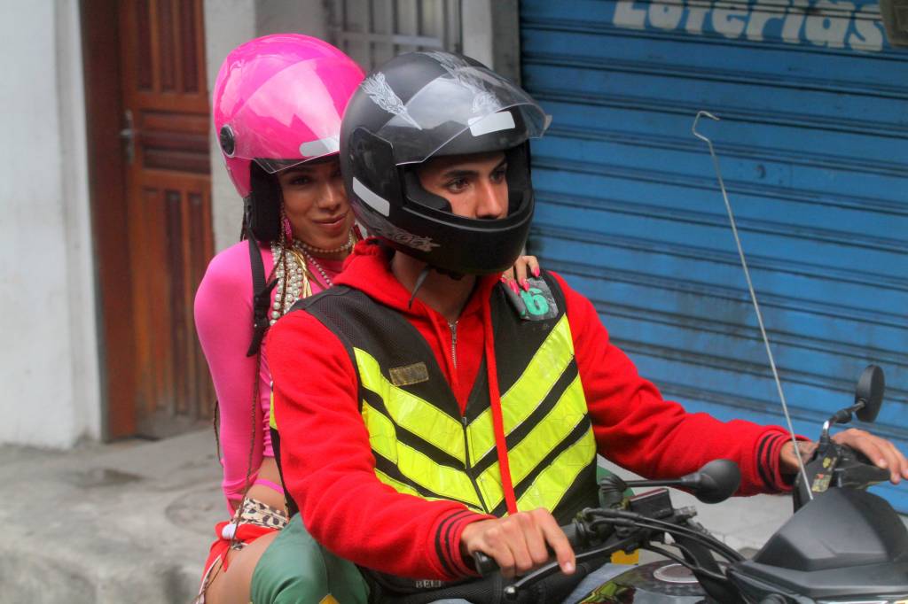 agnews_foto_gravacao_clipe_da_anitta_no_morro_do_vidigal_20170821_1420_g-1