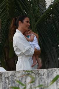 Ivete Sangalo com uma das gêmeas Ivete Sangalo com uma das gêmeas