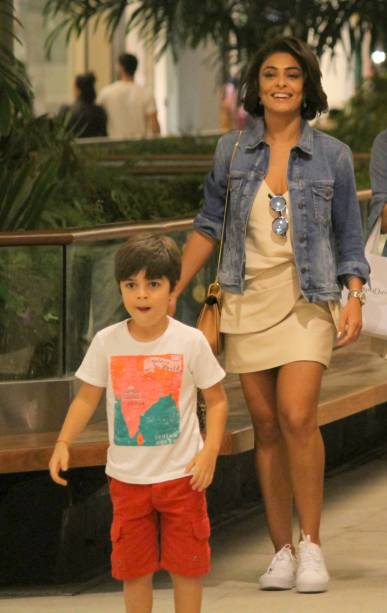 Shopping com os filhos pede uma produção confortável, mas sem perder o charme.