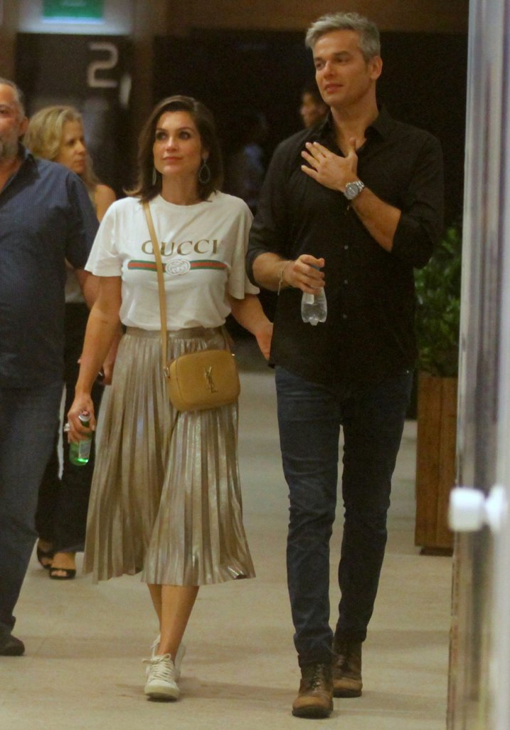 agnews_foto_otaviano_costa_com_sua_amada_flavia_alessandra_curtem_cinema_com_amigos_no_village_mall_em_sao_conrado_no_rio_de_janeiroexclusivo_20170518_1215_g