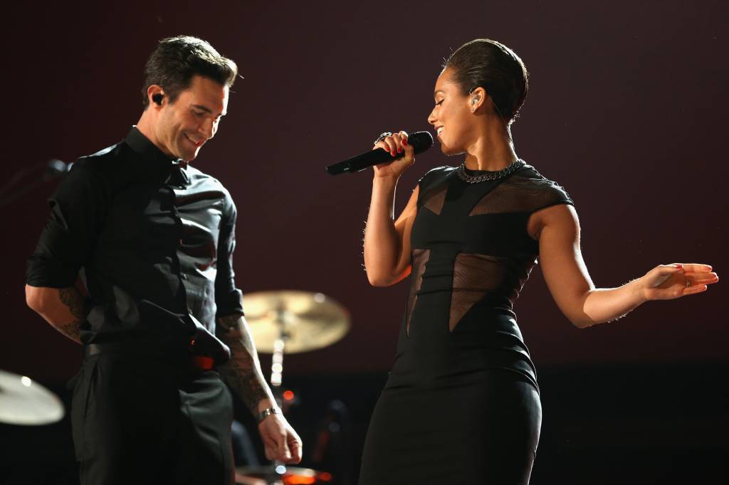 Alicia Keys dá a melhor resposta a Adam Levine sobre maquiagem