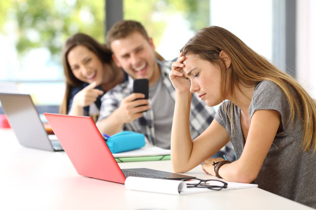 Amizade tóxica – Amigos que lhe expõem ao ridículo Amizade tóxica – Amigos que lhe expõem ao ridículo
