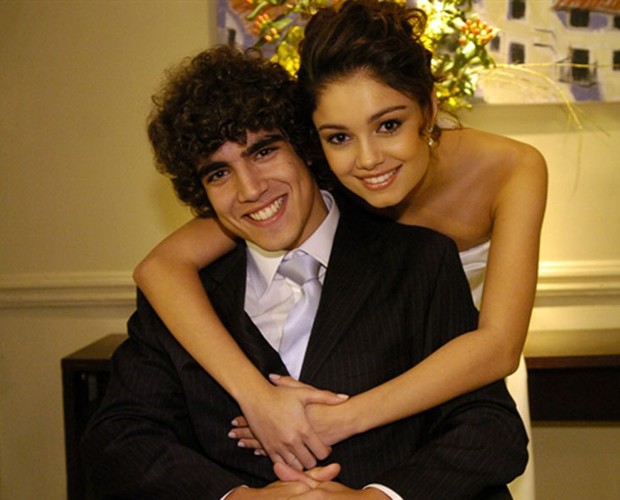 Caio Castro: relembre os pares românticos do ator nas novelas