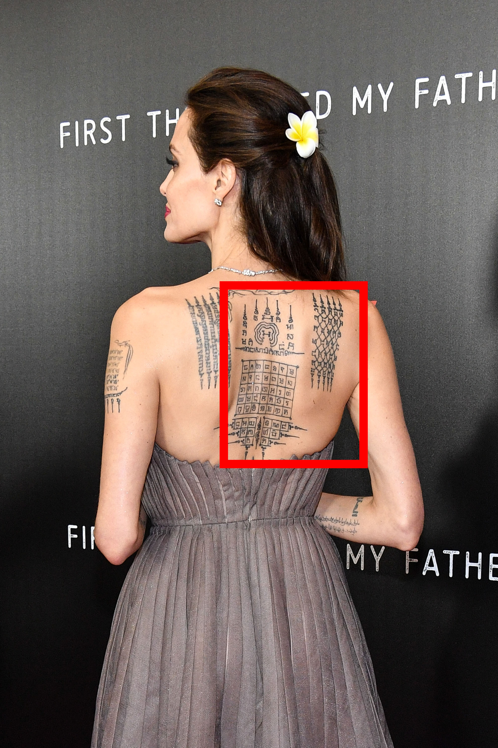 Estas são as três novas tattoos da Angelina e o significado delas CLAUDIA