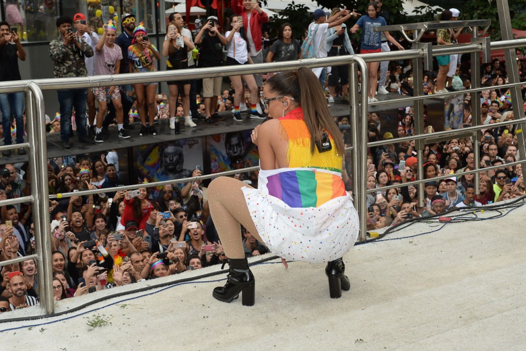 Anitta na Parada LGBT em São Paulo
