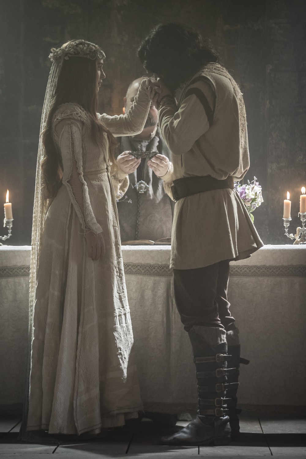 Deus Salve o Rei – Amália (Marina Ruy Barbosa) e Afonso (Romulo Estrela) no casamento
