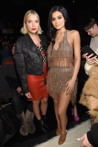 Ashley Benson e Kylie Jenner no desfile de Jeremy Scott