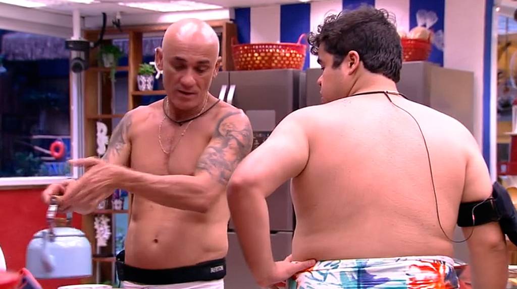 Ayrton e Jorge trocam farpas no BBB18 por causa de comida