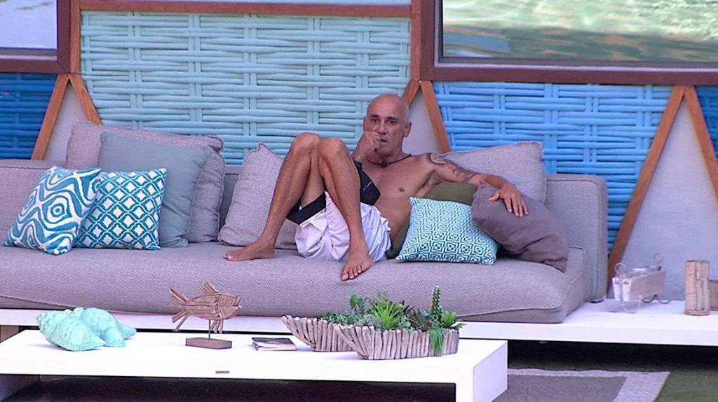 Ayrton está há 15 horas sem saber o que está rolando no BBB18
