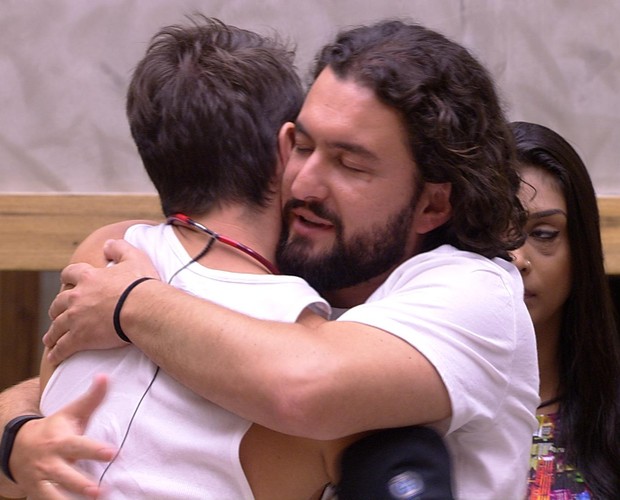 Em disputa acirrada, Marco deixa o BBB15 com 52% dos votos