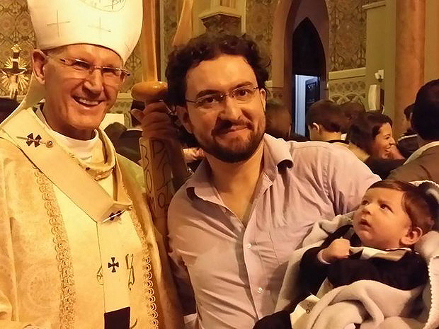 Reprodução/Facebook Marco com o filho, Alexandre e Dom Moacyr Vitti, arcebispo de Curitiba