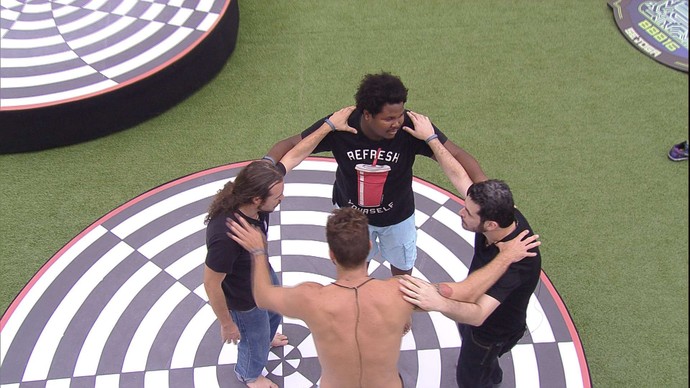 Após 13 horas, Ronan, Daniel, Tamiel e Alan vencem primeira prova do líder