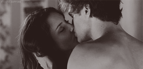 Como é o beijo de cada signo beijo-gif