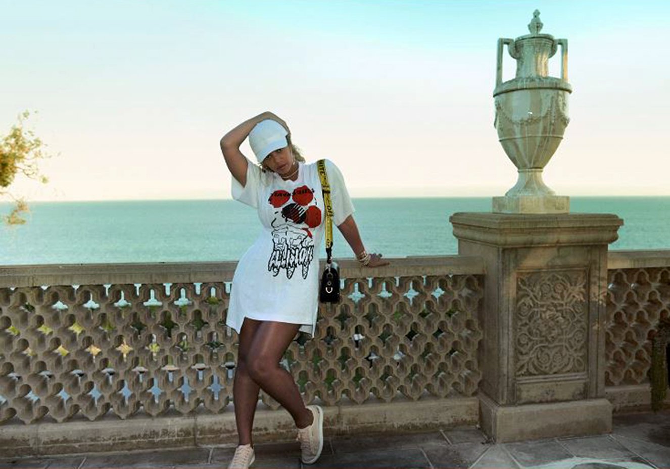 O look de Beyoncé com os tênis da colaboração de Jay-Z com a Puma | CLAUDIA