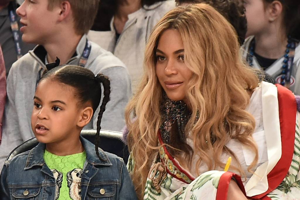 Tina Knowles mostra que Blue Ivy é parecida demais com Beyoncé