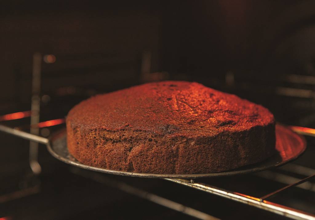 Bolo com ganache de chocolate