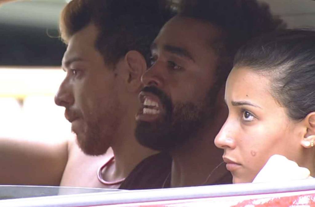 Fechou o tempo! Clima esquenta e Marco e Douglas discutem