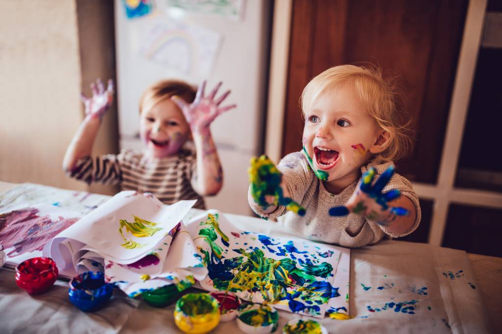 Brincadeiras em casa nas férias – Galeria de pintura Brincadeiras em casa nas férias – Galeria de pintura