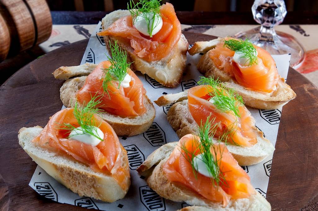 Bruschetta de salmão