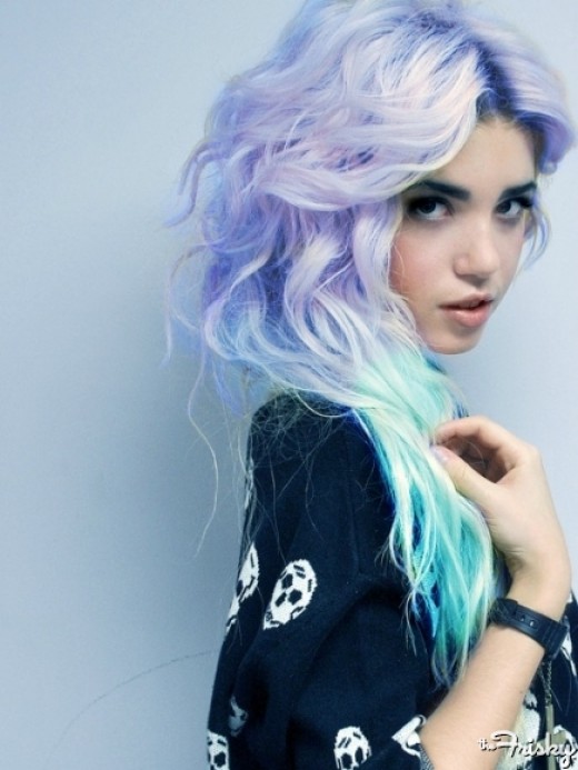 Cabelo azul e roxo