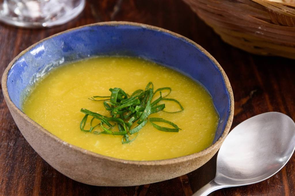 5 receitas de creme de mandioquinha fáceis e muito quentinhas