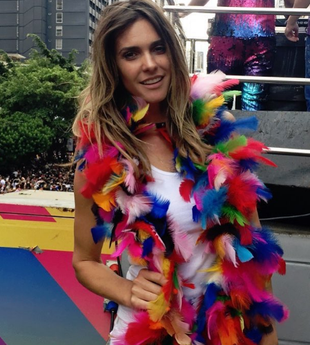 Celebridades curtem a Parada LGBT em São Paulo