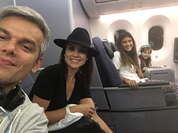 Flávia Alessandra e Otaviano Costa renovam os votos em Las Vegas
