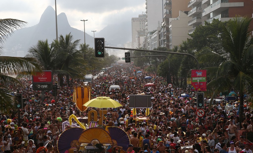 Multidão no Carnaval de rua do Rio de Janeiro