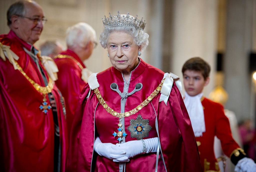 Rainha Elizabeth II – De onde vem o dinheiro da família real britânica The Queen And The Duke Of Edinburgh Attend A Service For The Order Of The British Empire At St Paul’s Cathedral