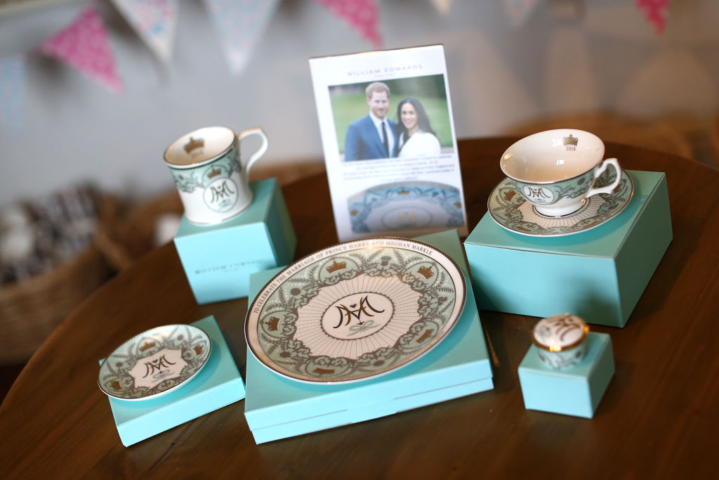 Casamento real – Harry e Meghan – Souvenires The Making Of Commemorative Royal Wedding Crockery