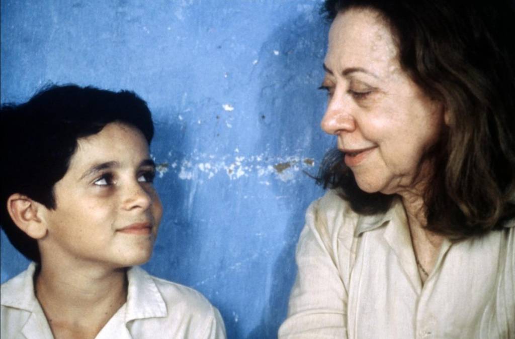 Reconheceu o menino de Central do Brasil em Segunda Chamada e Sintonia?