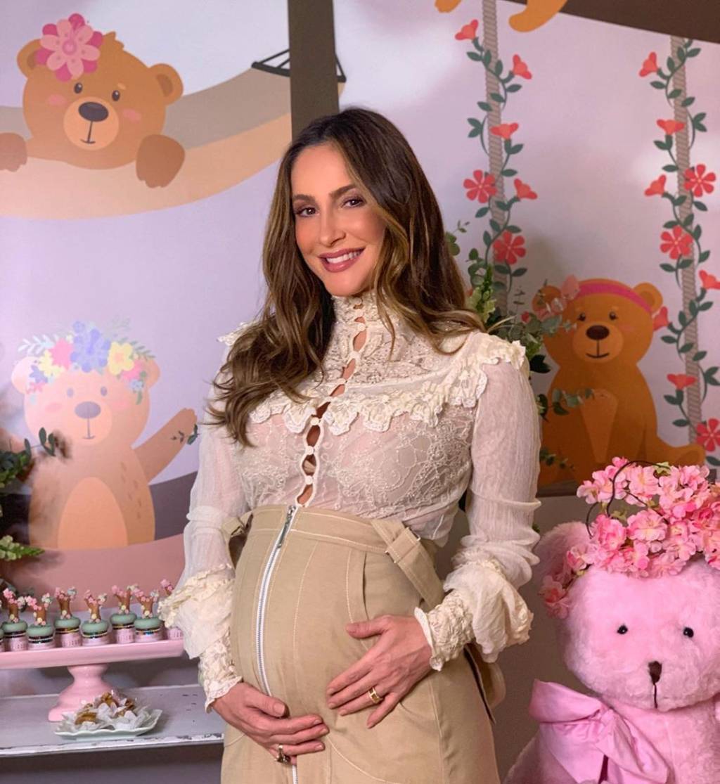 Nasceu! Claudia Leitte dá à luz Bela, sua terceira filha, nos EUA