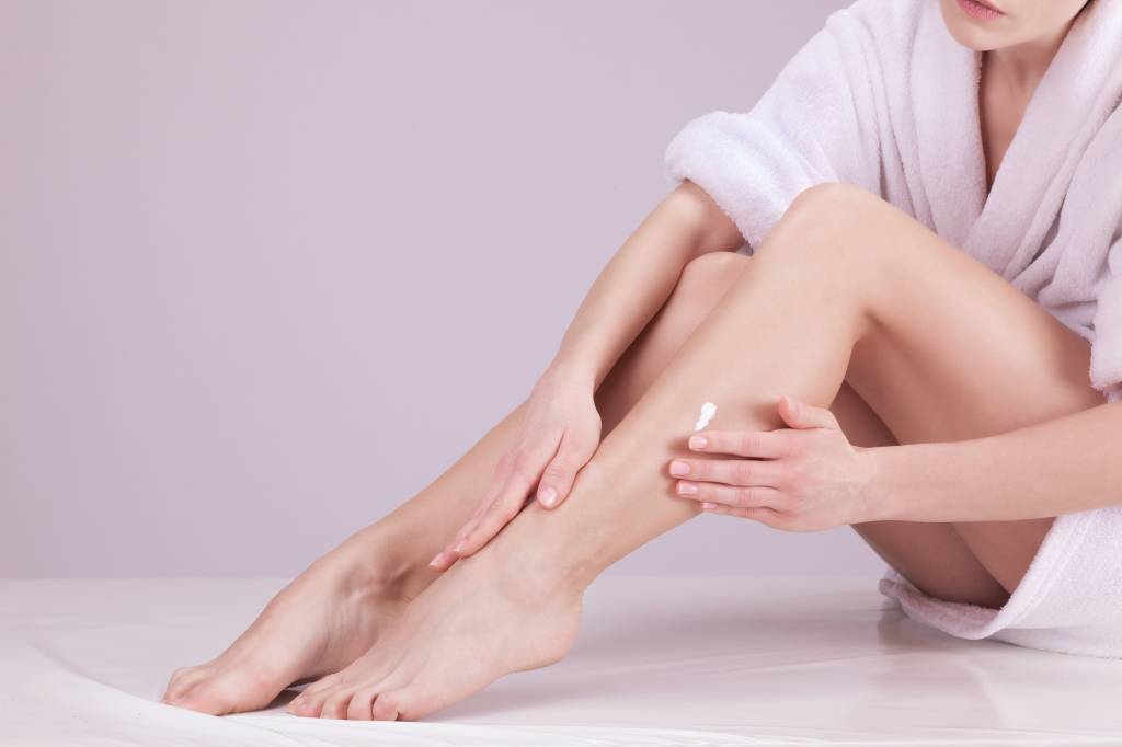 Hidratação express: como passar hidratante no corpo bem e sem perder tempo