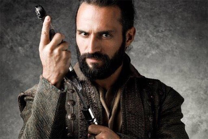 Saiba quem é José Fidalgo, o Constantino de ‘Deus Salve o Rei’