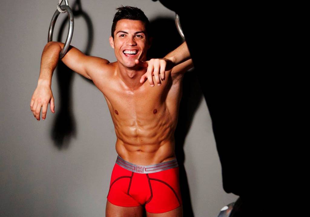 Cristiano Ronaldo exibe boa forma em nova campanha