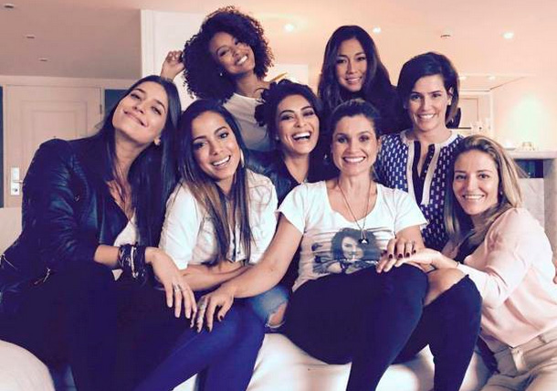 Anitta, Juliana Paes, Deborah Secco e mais famosas se reúnem: “A farra tá boa”