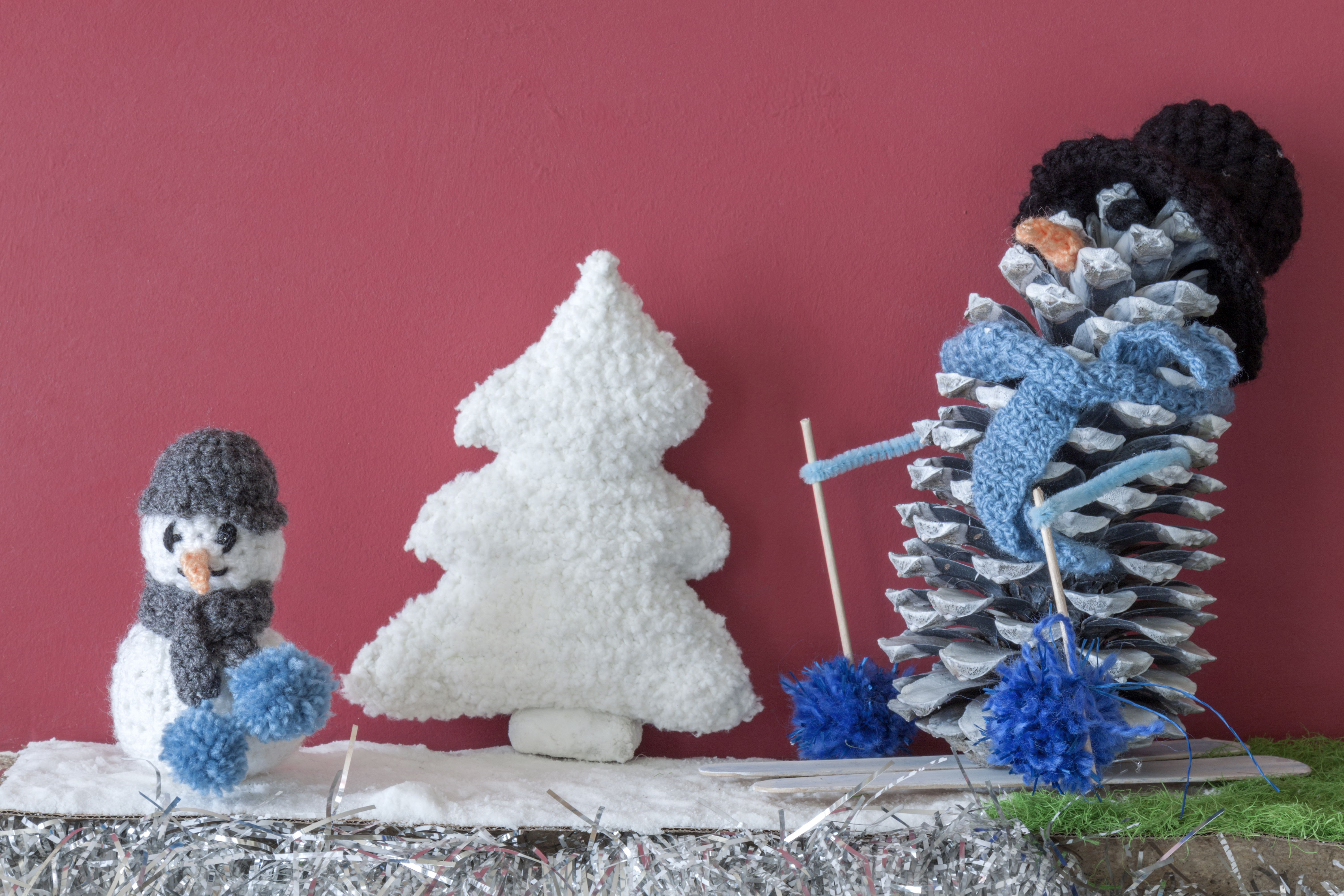 Xmas decorations crafts fireplace boy snowmen tree