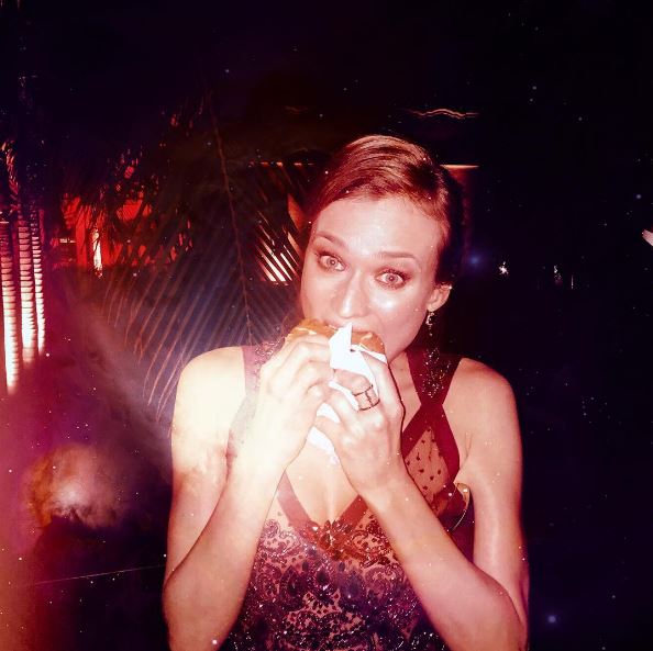 <span>"Pura graça e elegância", disse na legenda.</span> <span>"Pura graça e elegância", disse na legenda.</span>