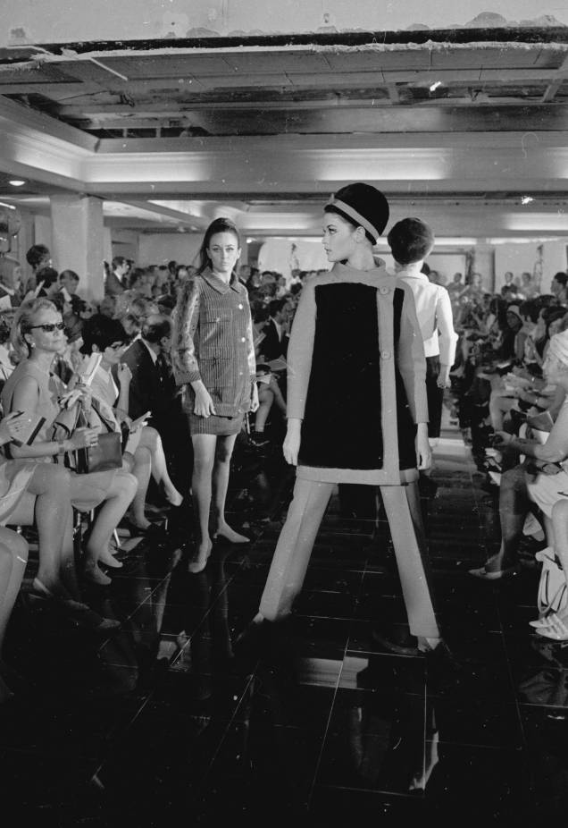 <strong>Dior</strong><span>, 1966</span> <strong>Dior</strong><span>, 1966</span>
