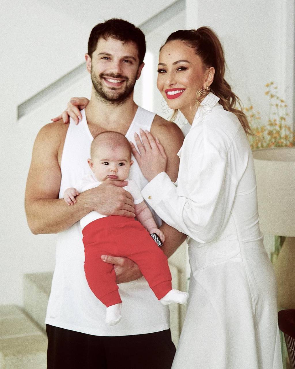 Sabrina Sato leva Zoe – de jatinho! – para a folia no Rio