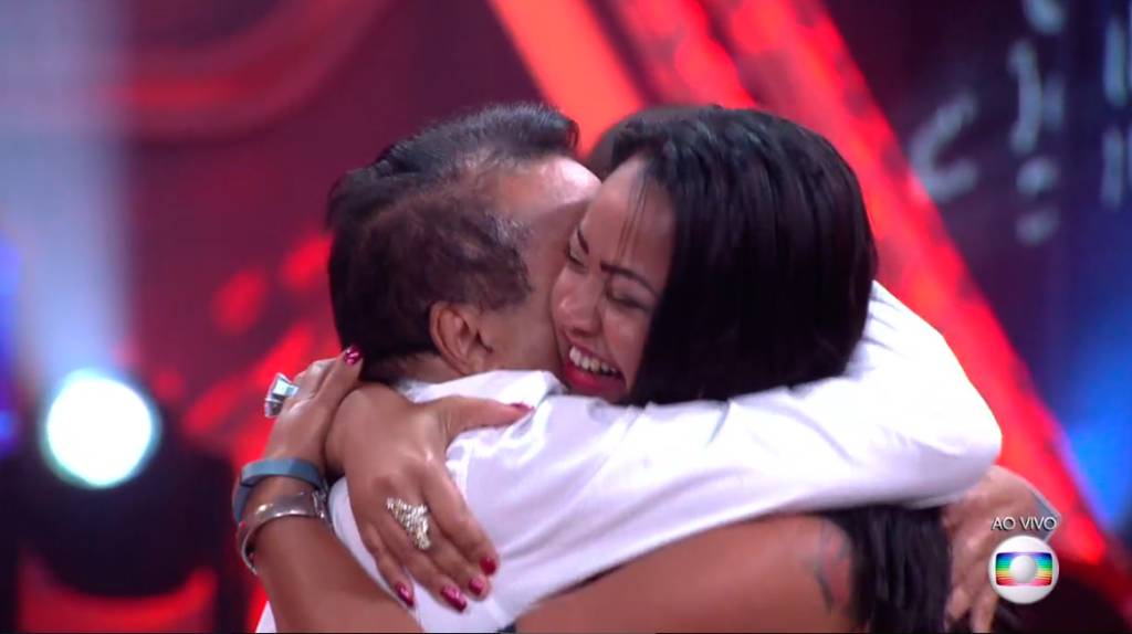 Elis é pedida em casamento após sua eliminação do BBB17