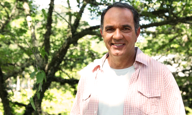 Em Família: Virgílio tira cicatriz da face