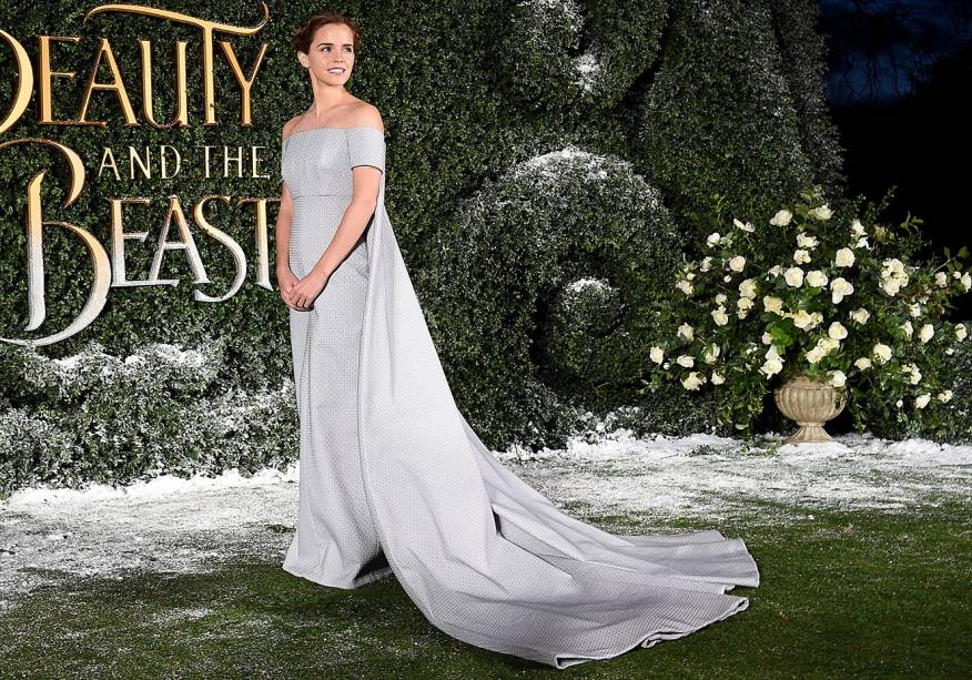 Top e calça <strong>Carmen March</strong> e escarpins <strong>Burberry</strong> para uma série de entrevistas em Londres. Top e calça <strong>Carmen March</strong> e escarpins <strong>Burberry</strong> para uma série de entrevistas em Londres.