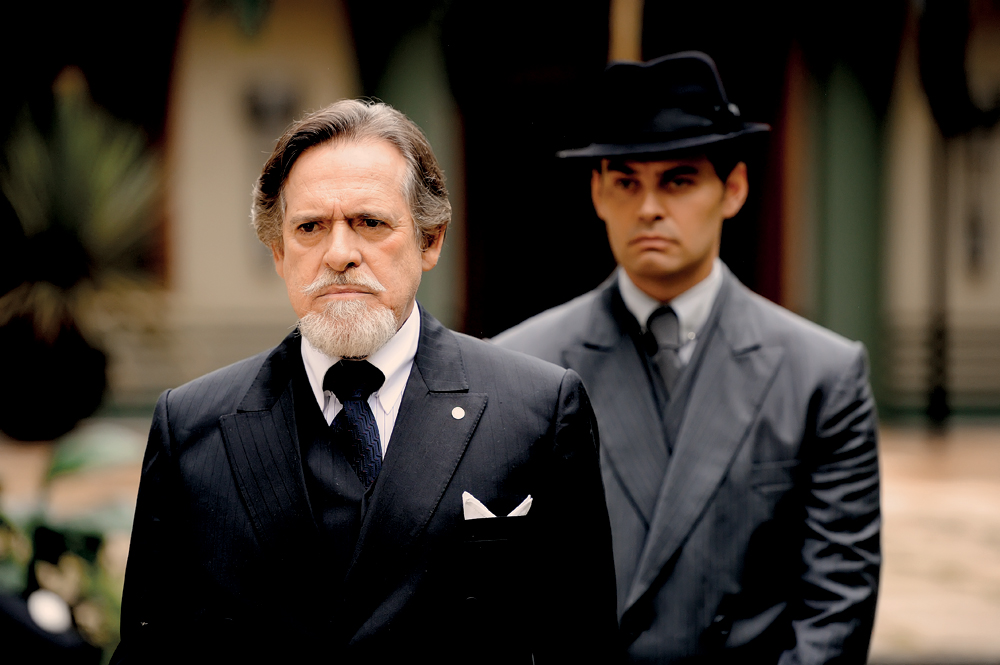 Joia Rara: Ernest descobre que Manfred não é seu filho